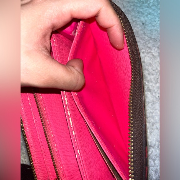 Pink and brown wallet - Picture 9 of 16